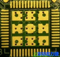 這也是不好的通孔設(shè)計(jì)，但部份通孔已經(jīng)用綠漆(mask)蓋上，但仍有部份通孔未塞孔。 