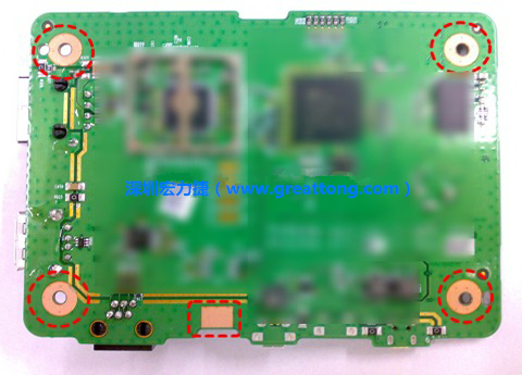 雷射后。使用雷射(Laser)去除綠漆后的效果。