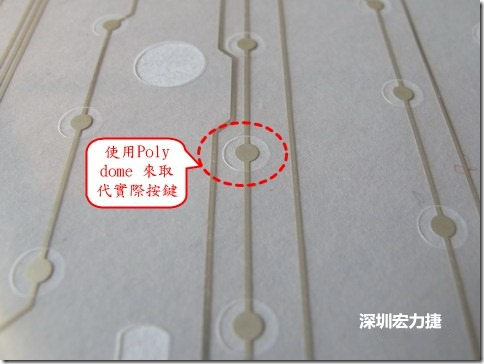 仔細(xì)看下面的第一張圖片，在圓形的節(jié)點(diǎn)旁邊有個(gè)圓形的開(kāi)口，這個(gè)開(kāi)口墊高了鍵盤(pán)按鍵的接觸點(diǎn)線路。