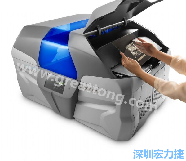 利用3D列印機(jī)器可制造多層板。